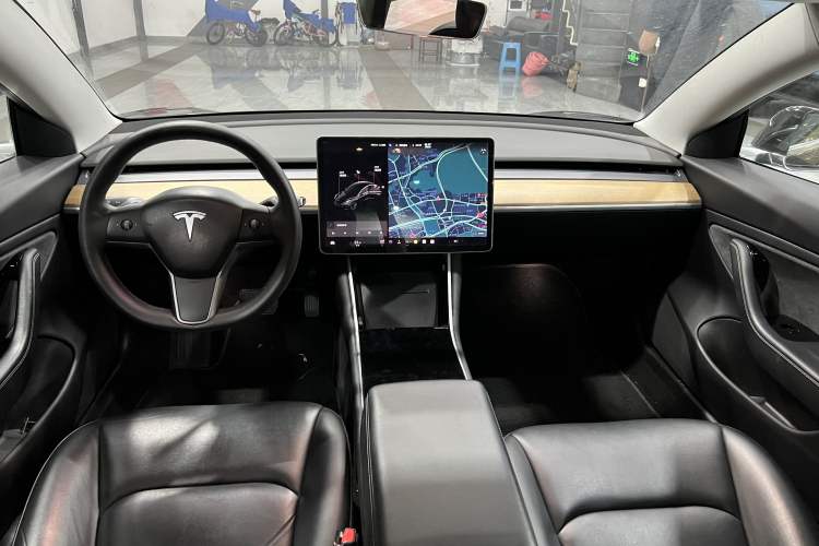 Used Tesla Model 3 2019 Long-Range Rear-Wheel-Drive Version Interior 8