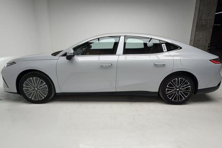 Used Geely Galaxy 8 2025 130km EM-i Deluxe Edition
