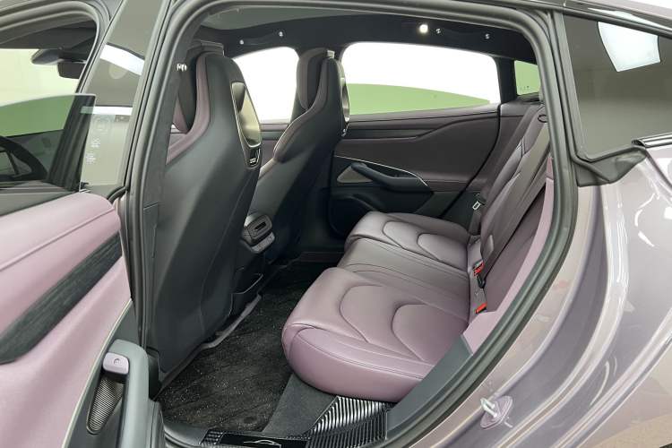 Used Xiaomi Auto SU7 2024 Four-Wheel Drive Ultra-Long Range Advanced Intelligent Driving Max Edition Interior 3