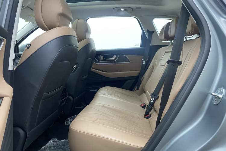 Used Chery Tiggo 8 L 2024 2.0T Two-Wheel Drive Prestige Version 5 Seats