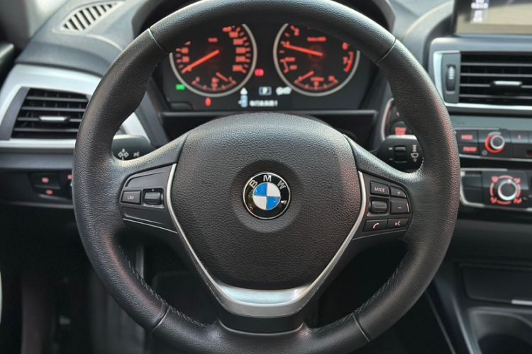 Used BMW 1 Series 2016 118i Leading Model Interior 3