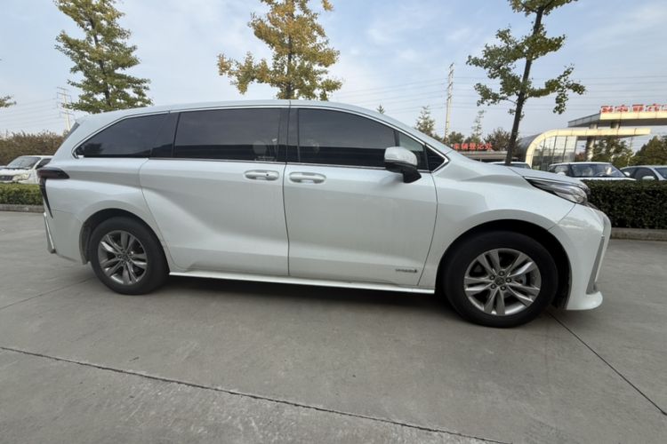 Used Toyota SIENNA 2023 2.5L Hybrid Comfort Edition
