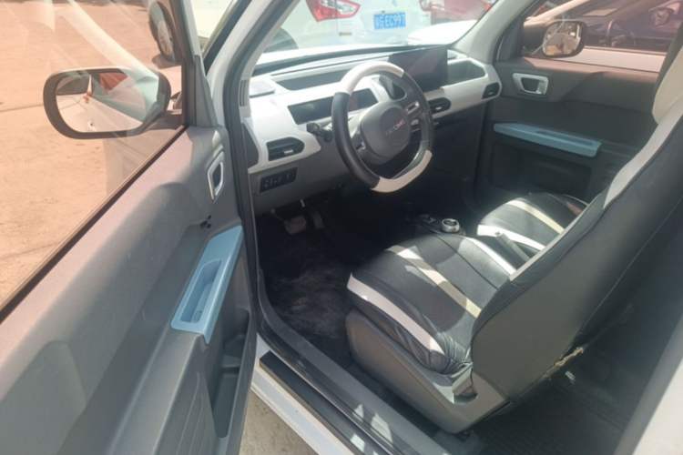 Used Geely Galaxy Panda 2023 Panda Mini 200km Endurance Bear Interior 2