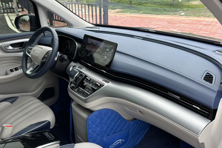 Used Roewe iMAX8 2022 400TGI Prestige Edition
