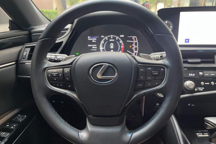 Used Lexus ES 2023 260 Excellence Edition Interior 10