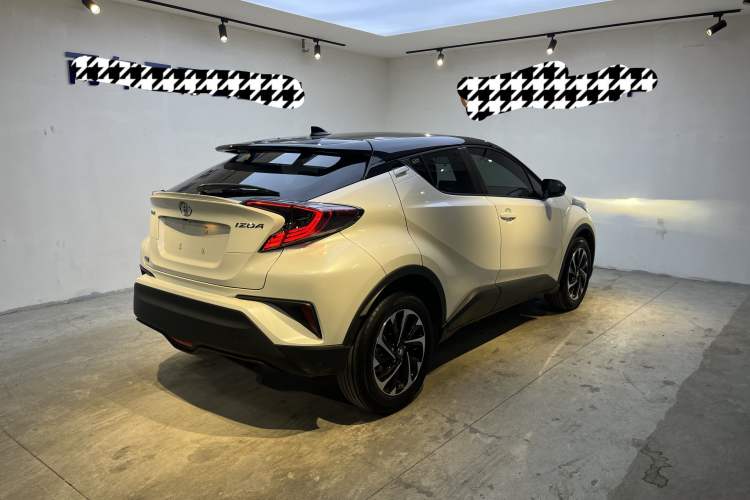 Used Toyota IZOA 2020 2.0L Yichi Version Exterior 5