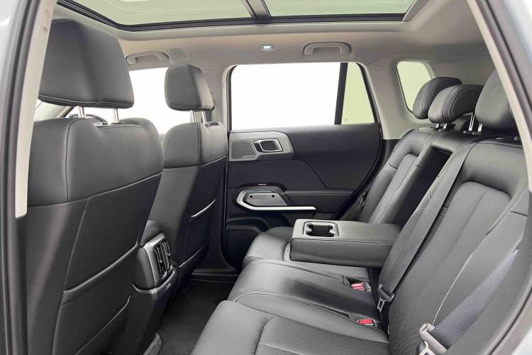 Used Formula Leopard Titanium 3 2025 501KM All-Wheel Drive Intelligent Driving Ultra Version Interior 6