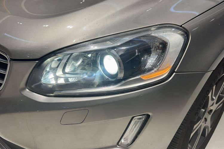 Used Volvo XC60 2015 T5 AWD Zhiyuan Edition Left Front Headlight