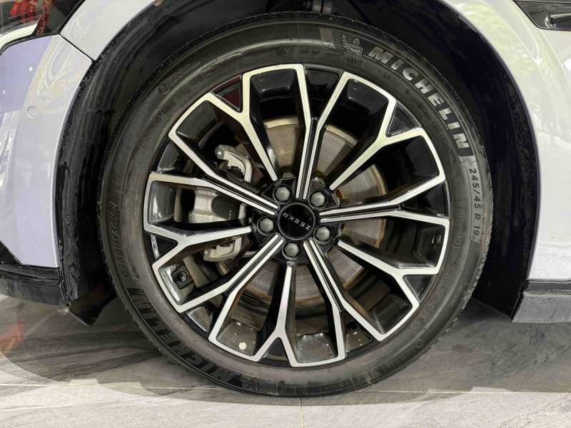 Used Zeekr 007 2025 Rear-Drive Intelligent Driving Version 75 kWh — 36
