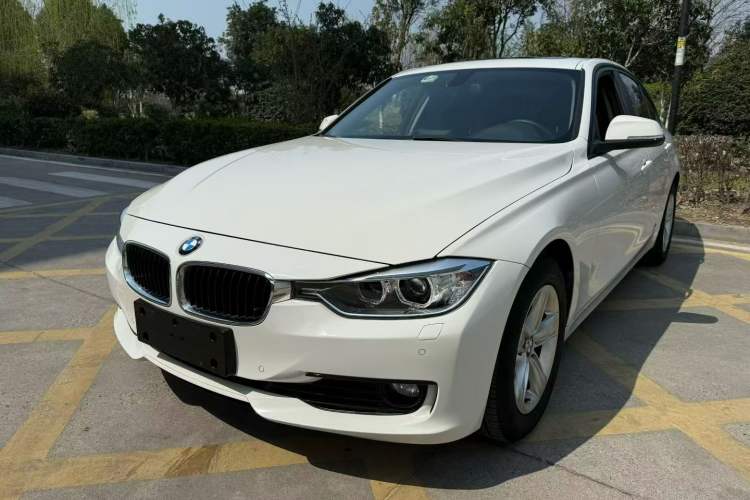 Used BMW 3 Series 2015 320i Luxury Line Stylish Edition