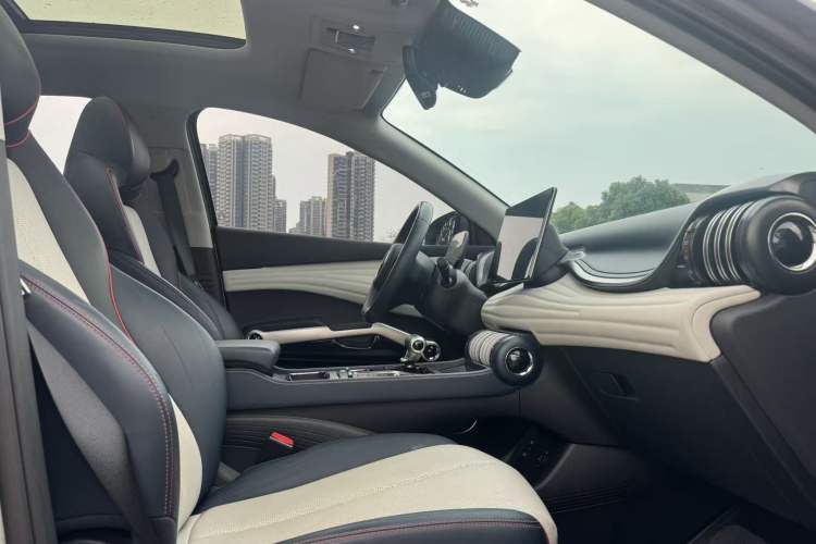 Used BYD Yuan PLUS 2022 430 km Luxury Version Interior 9