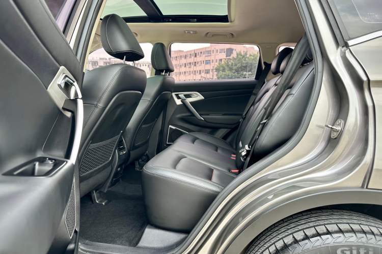 Used Geely Auto Emgrand X7 Sport 2018 1.8TD Automatic Two-Wheel Drive Smart Connect 4G Internet Edition Interior 2