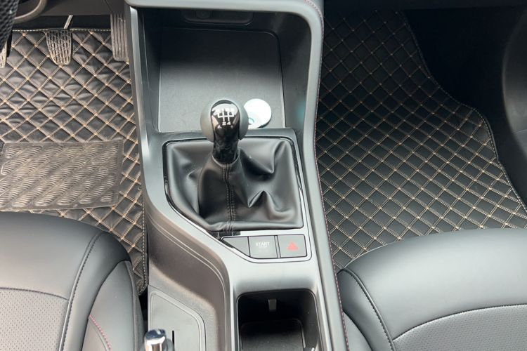 Used Roewe i5 2023 1.5L Manual Excellence Edition