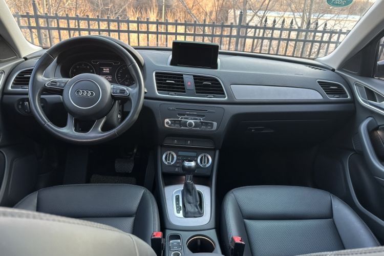 Used Audi Q3 2015 30 TFSI Ambition Edition Audio And AC Panel