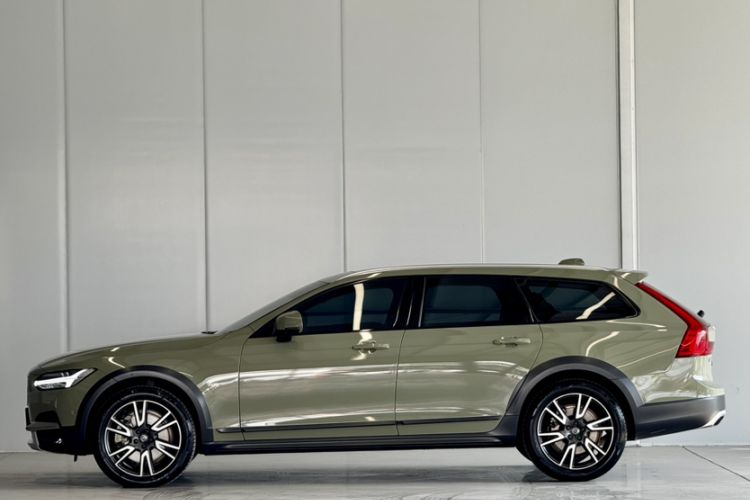 Used Volvo V90 2017 Cross Country T5 AWD Prestige Edition