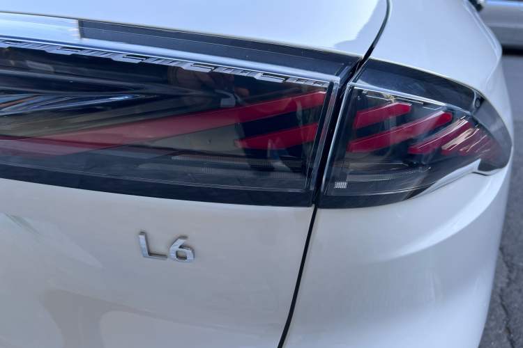 Used Geely Galaxy L6 2023 125km MAX