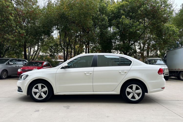 Used Volkswagen Lavida 2017 1.6L Automatic Fashion Edition Exterior 4