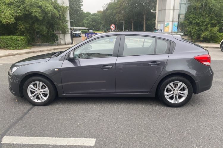 Used Chevrolet Cruze 2013 Hatchback 1.6L Manual Luxury Model
