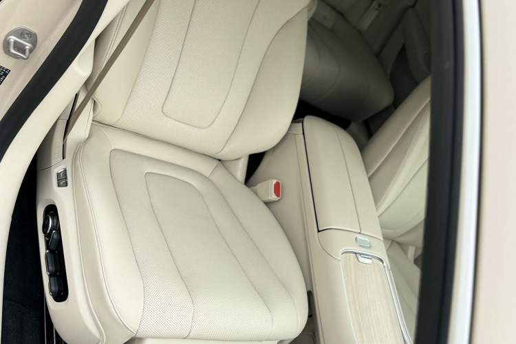 Used Hima Luxeed S7 2025 855 km Max