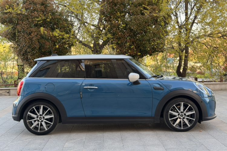 Used MINI 2022 1.5T COOPER Artist