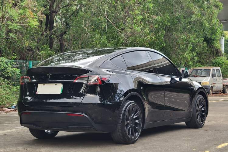 Used Tesla Model Y 2021 Long-Range All-Wheel-Drive Version 3D7 Exterior 3