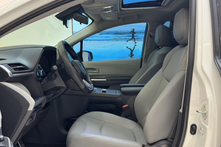 Used Toyota Granvia 2024 2.5L Hybrid Comfort Edition