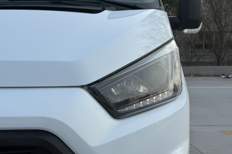 Used JMC Transit 2019 2.8T Commercial Version Short Wheelbase Mid-Roof 6-Seater China VI JX493 Left Front Headlight