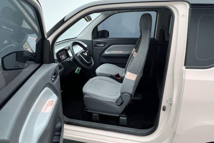 Used Wuling Hongguang MINIEV 2022 Macaron Fashion Edition Lithium-Nickel-Cobalt-Alpha-oxide Interior 7