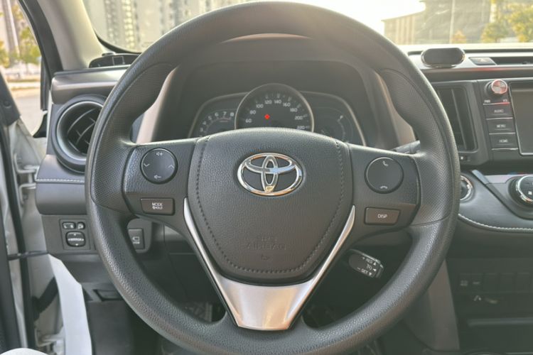 Used Toyota RAV4 2016 2.0L CVT Two-Wheel Drive Fashion Edition China V Standard