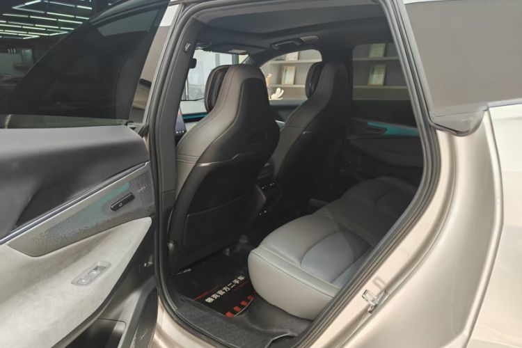 Used Lynk & Co 08 EM-P 2023 245km Ultra-Long Range Halo Interior 2