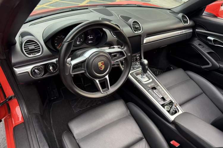 Used Porsche 718 2020 Boxster 2.0T Interior 2