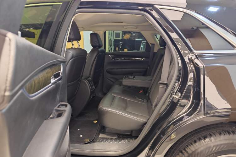 Used Cadillac XT5 2018 25T Luxury Model
