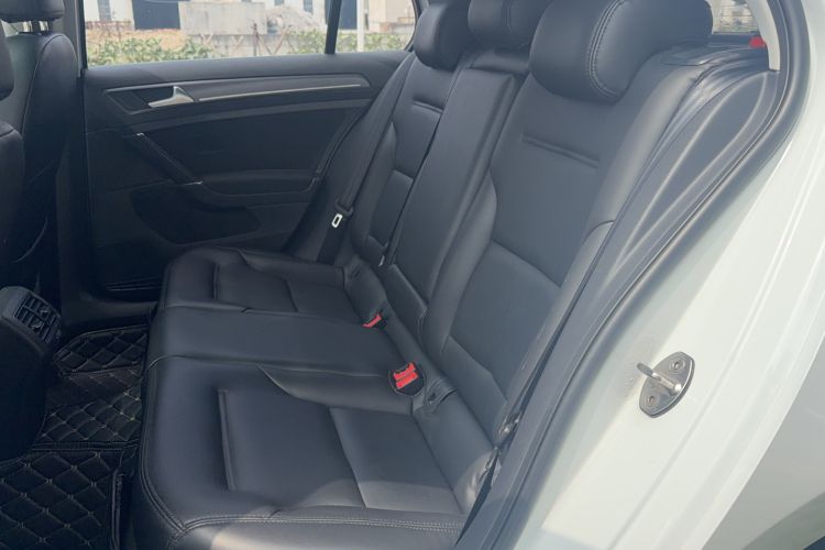 Used Volkswagen Golf 2017 1.6L Automatic Comfort Million-Vehicle Anniversary Edition
