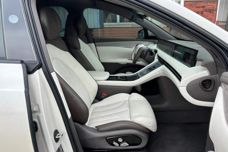 Used IM LS7 2023 77 kWh Urban Fit Rear-Wheel Drive Right Front Seat