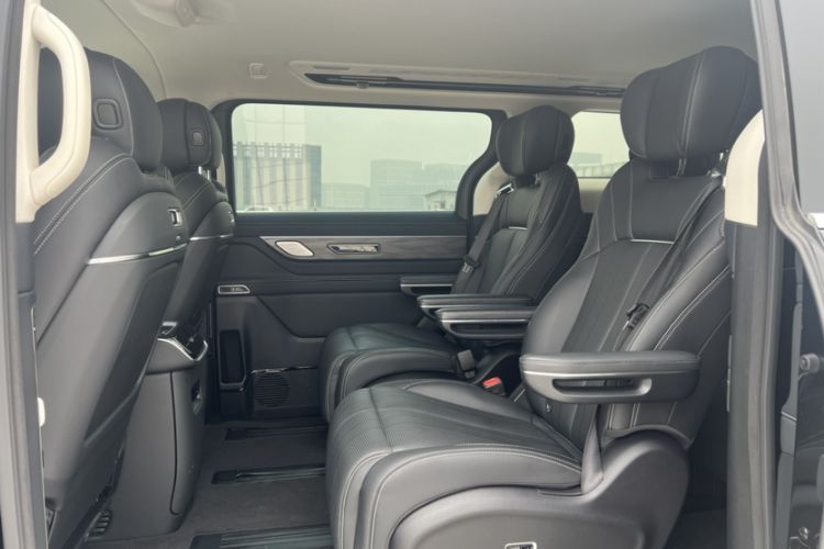 Used Geely Galaxy LEVC L380 2024 100 kWh 6-Seater Two-Wheel Drive Air
