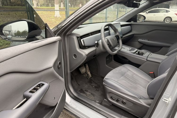 Used VOYAH COURAGE 2024 Long-Range Supercharge Edition Interior 4