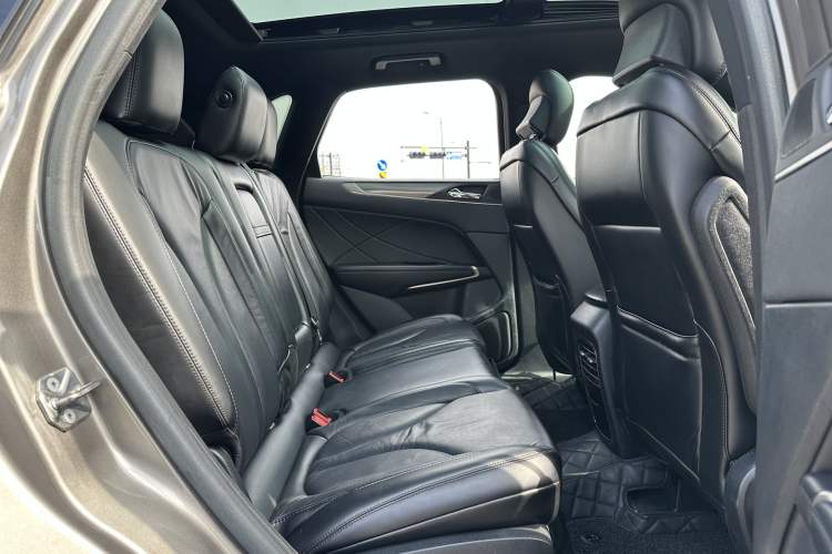 Used Lincoln MKC 2017 2.0T Two-Wheel Drive Deluxe Edition
