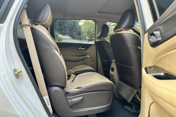 Used Baojun 730 2017 1.8L iAMT Prestige Version 7 Seats Interior 3