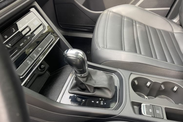 Used Volkswagen Touran 2021 Touran L 280TSI DSG Comfort Edition 7 Seats Gear Lever