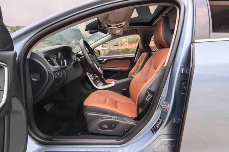 Used Volvo S60 2018 S60L T4 Smart & Ambitious Edition
