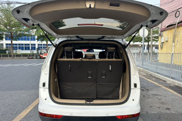 Used Baojun 730 2017 1.8L iAMT Prestige Version 7 Seats Trunk