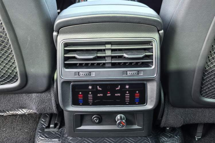 Used Audi Q7 2023 55 TFSI quattro S line Sport Edition Interior 4