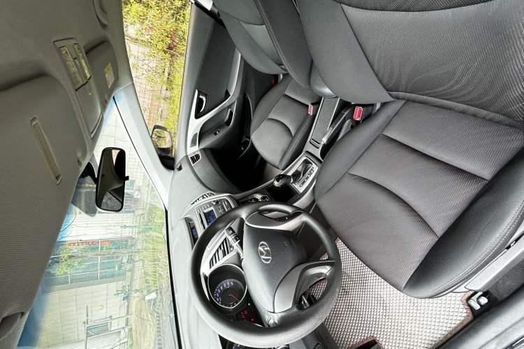 Used Hyundai Elantra (5th Generation / Langdong) 2016 1.6L Automatic Smart Version Interior 1