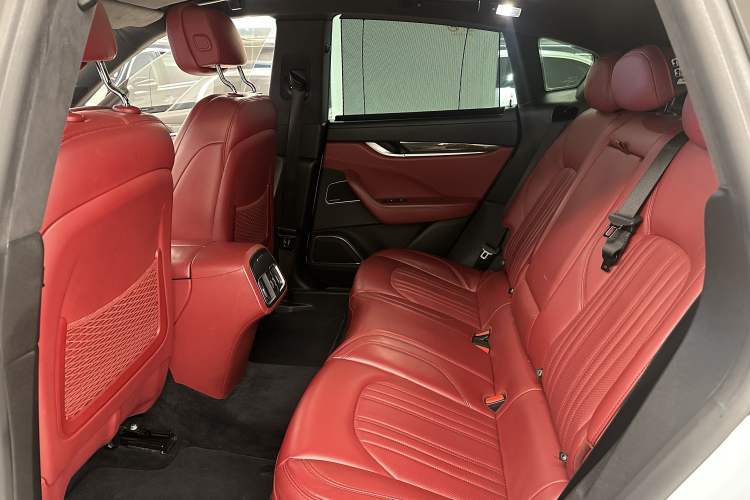 Used Maserati Levante 2016 3.0T Standard Edition Interior 10