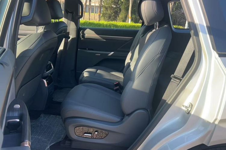 Used Dongfeng eπ eπ008 2024 210Max Range-Extended Version 6 Seats
