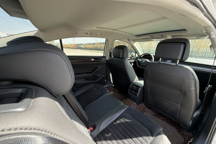 Used Volkswagen Magotan 2018 330TSI DSG Luxury Model Headliner