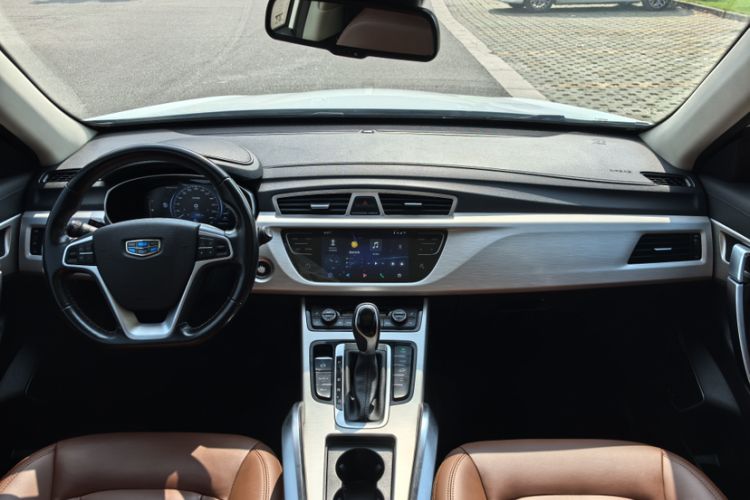 Used Geely Auto Emgrand X7 Sport 2018 1.8TD Automatic Two-Wheel Drive ZhiZun Model with 4G Connectivity