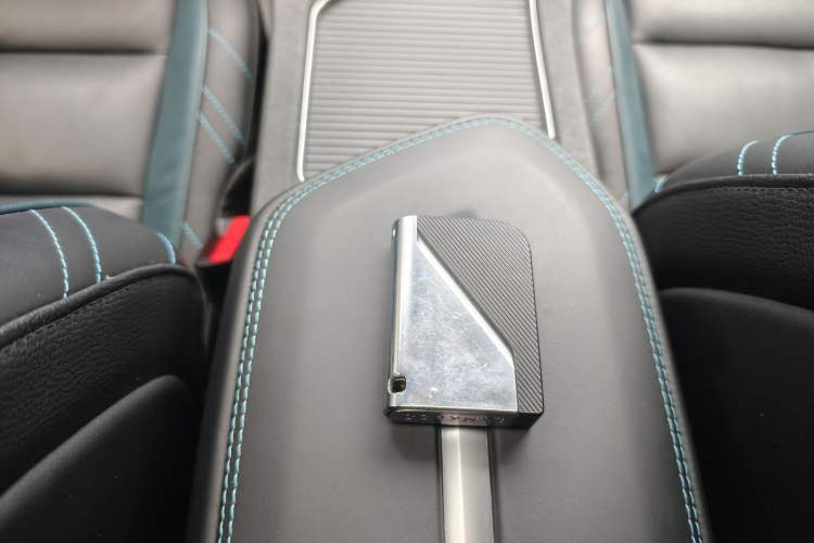 Used Lynk & Co 05 2020 2.0TD Two-Wheel Drive Shine Halo Interior 7