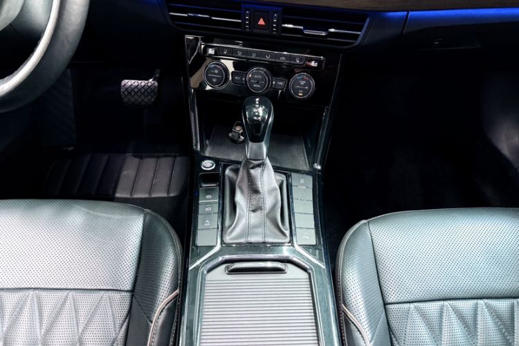 Used Volkswagen Passat 2019 330TSI Luxury Edition China VI Standard
