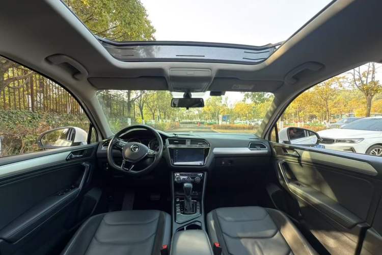 Used Volkswagen Tiguan L 2021 330TSI Automatic Two-Wheel Drive Smart Edition
